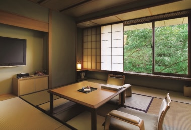 日勝生加賀屋